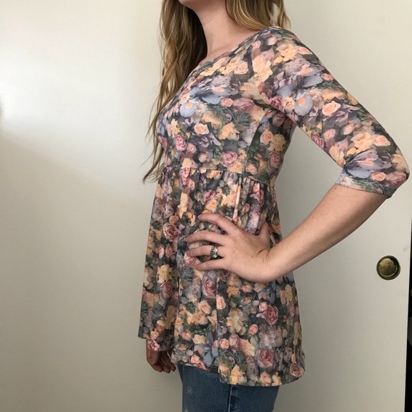 Floral peplum top - Picture 4 of 4